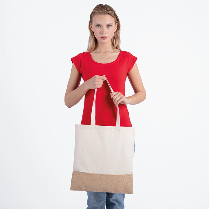 shopper-kara-2.webp